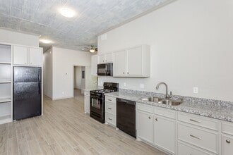 Building Photo - 215 N Milby St