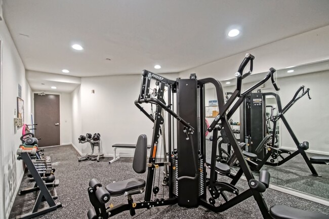 Building Photo - Remodeled Corner 3+2 Unit with Luxury Finishes Near Century City & Westwood