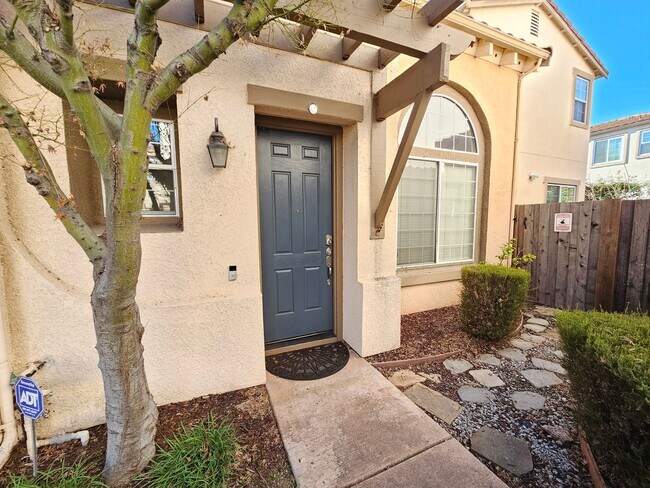 Building Photo - Charming 4 Bed 3 Bath Townhome near Santana Row Available Now!!