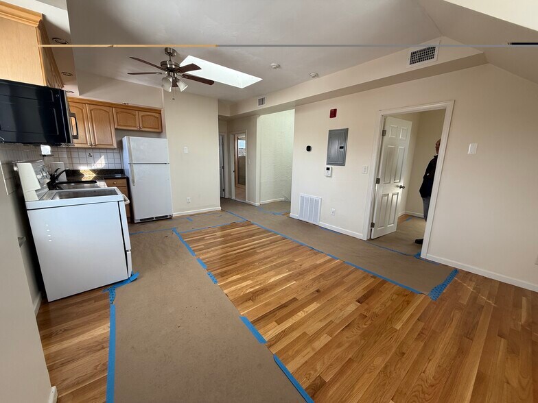 Building Photo - 683 Tremont St