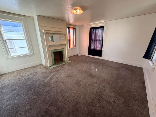 Building Photo - 1414 W 14th St