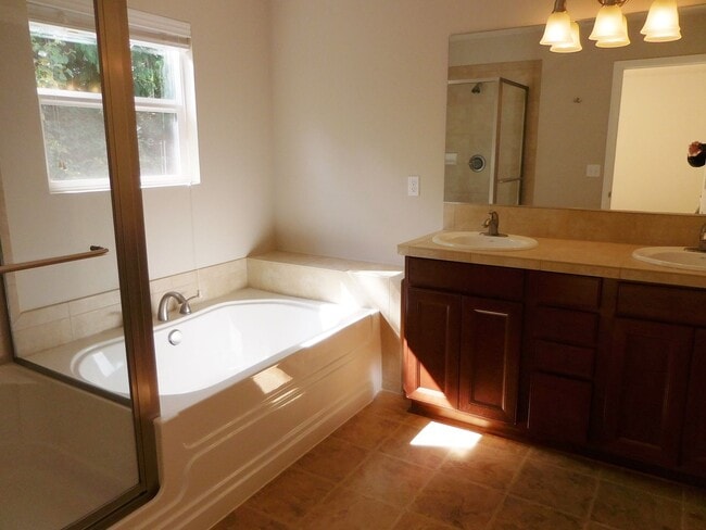 Building Photo - 4Bd/2.5Ba Bothell Home