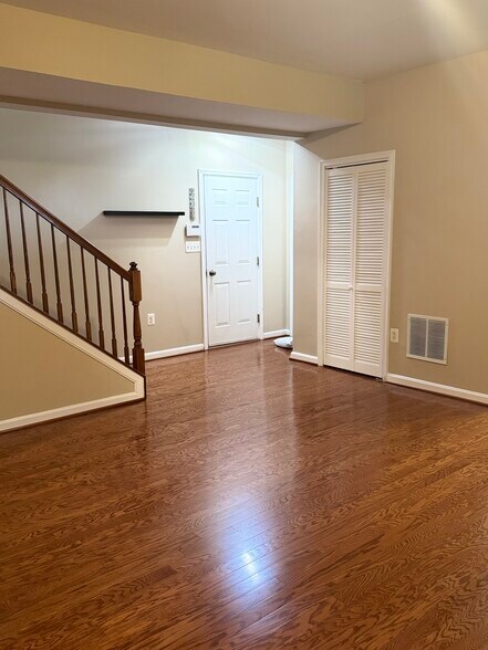 Building Photo - 5522 Hartfield Ave