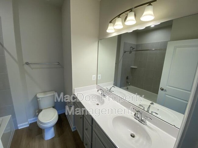 Building Photo - 1018 Trestle Dr
