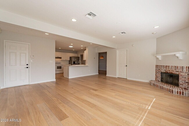 Building Photo - 5715 E Calle Del Paisano