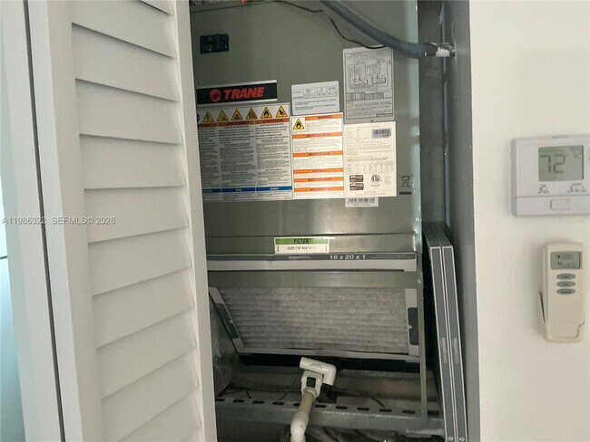 Building Photo - 501 Gardens Dr