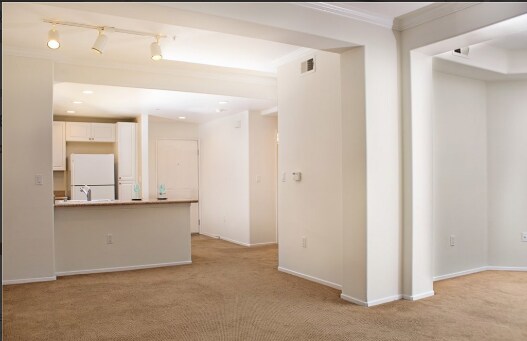 Building Photo - 2257 Watermarke Pl