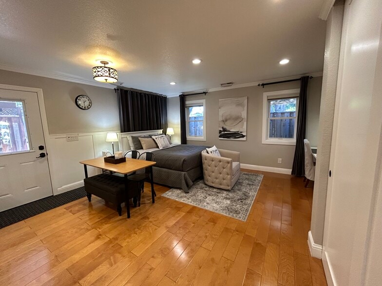 Studio - 161 Grant St