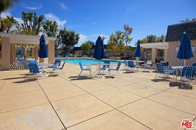 Building Photo - Coming Soon! Beautiful 3 Bedroom + 1.5 Bath Townhouse in highly desirable Briarcliffe community!