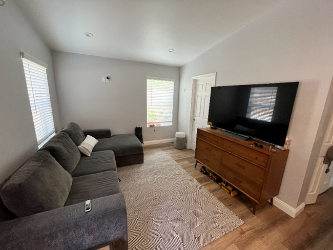 Building Photo - 3640 Catalina Dr