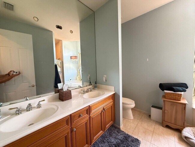 Building Photo - 6393 Bella Cir