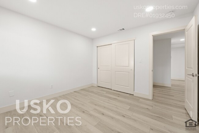 Building Photo - "Spacious 3-Bed Condo with 2 Baths in Citr...