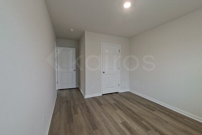 Building Photo - 107 Inez Ave
