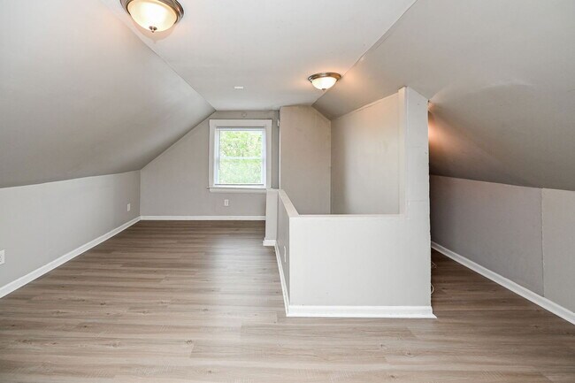 Building Photo - 2317 Stratford Ave