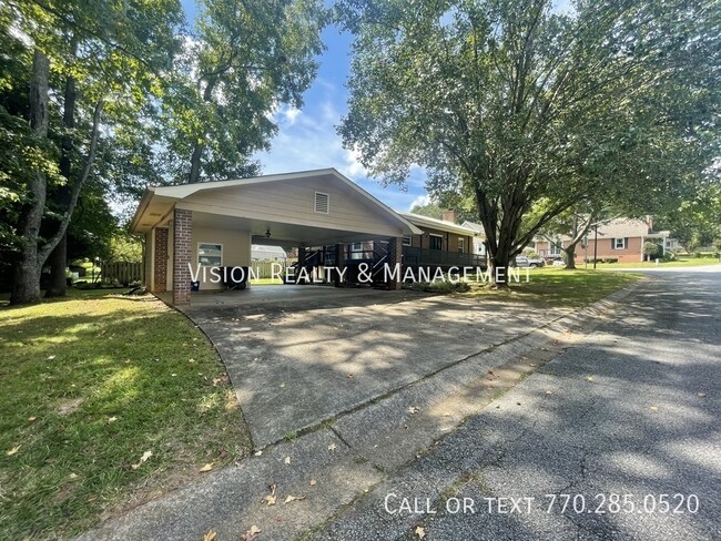 Building Photo - Downtown Carrollton 2 Bed Home