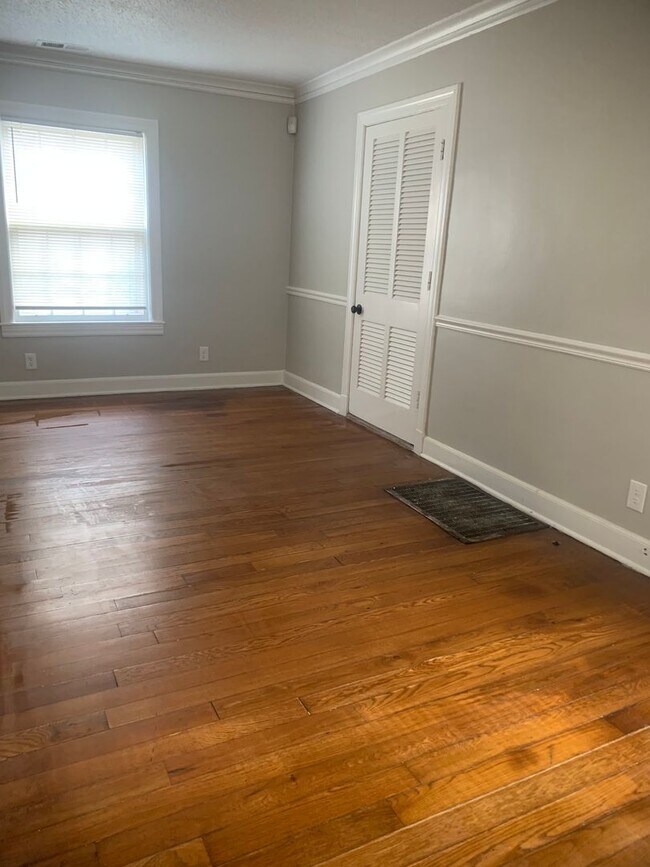 Building Photo - Newly Renovated Unit in Heart of Memphis