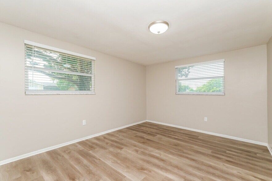 Building Photo - 10933 Felsdale Ave