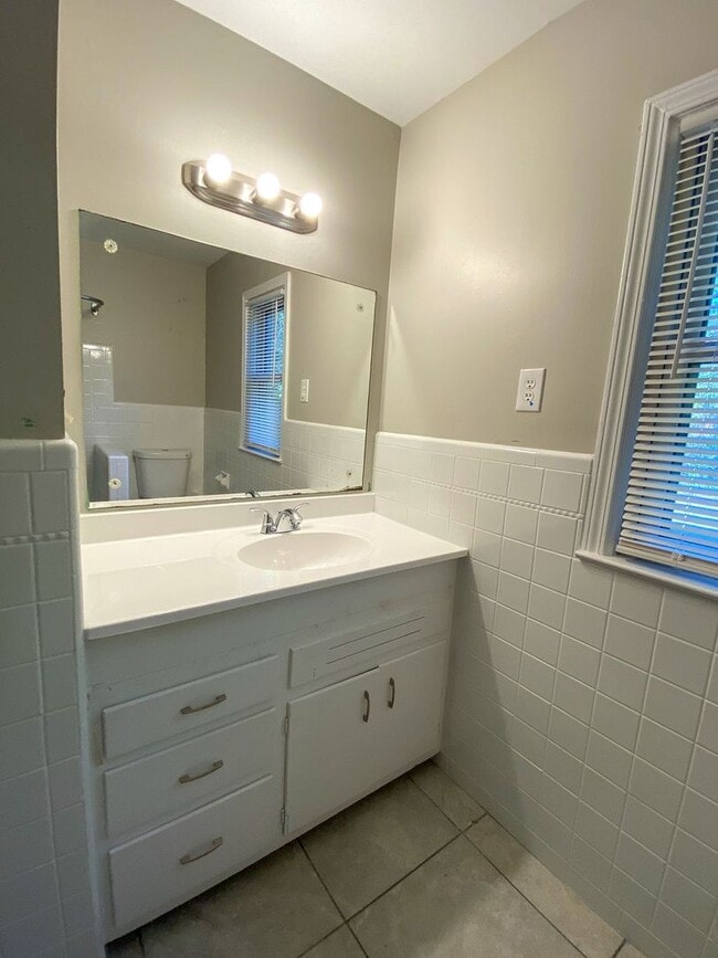 Building Photo - Large 3 bedroom 2 bath home in Whitehaven recently renovated