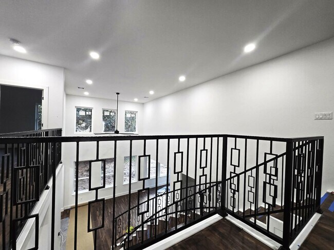 Building Photo - 14811 Wallach Dr