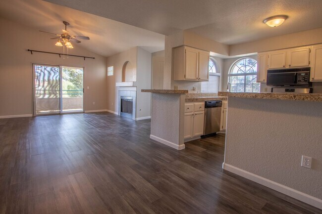 Building Photo - SPECTACULAR 2BED/2BATH CONDO IN HENDERSON!