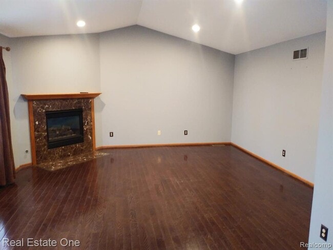 Building Photo - 1924 Amboy St