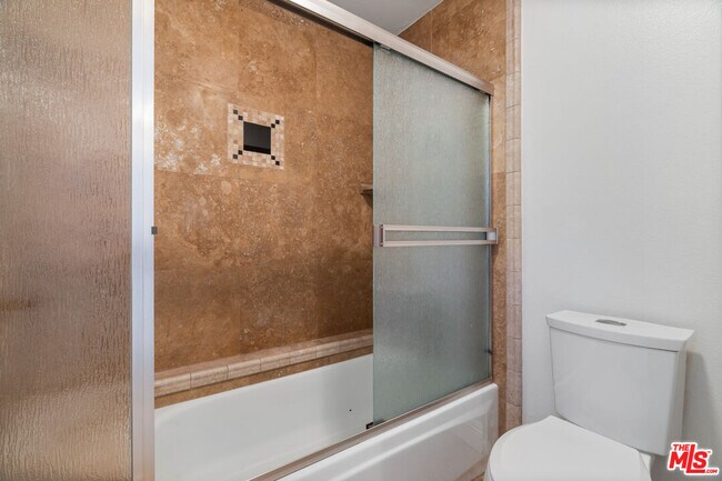 Building Photo - 6143 Lake Lindero Dr