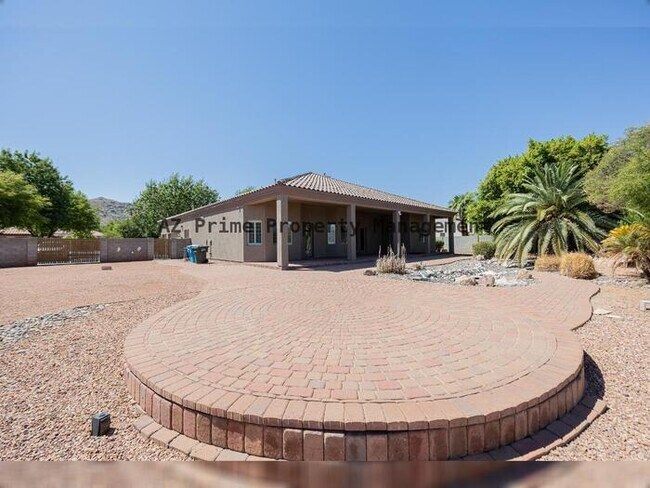 Building Photo - 2902 E Gary Way