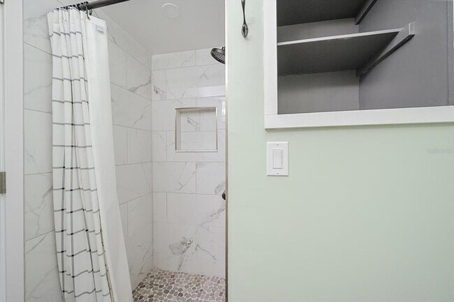 Building Photo - 5865 Tidewood Ave