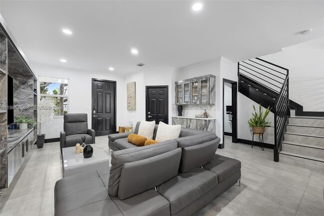 Building Photo - 7852 NW 116 Pl