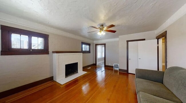Building Photo - Charming four-bedroom home one block from UNR