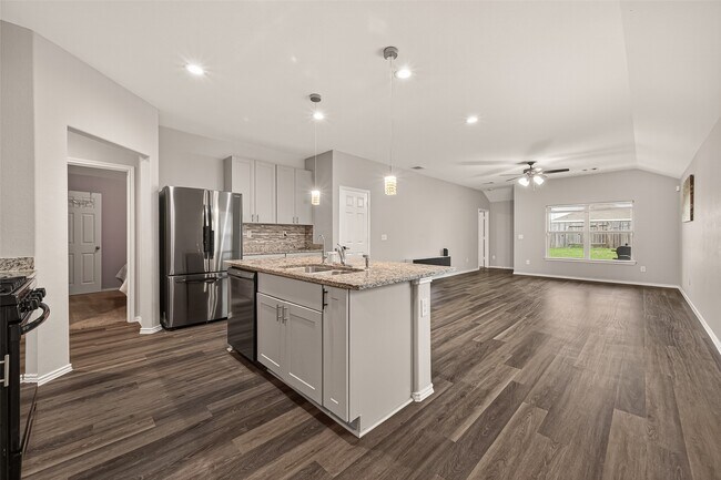 Building Photo - 10411 Meadow Saffron Dr