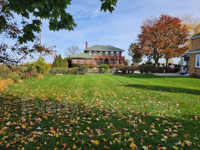 Building Photo - 120 68th Pl