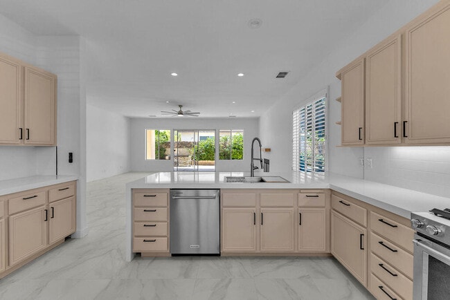 Building Photo - 74613 Waterlily Cir