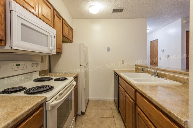 Building Photo - 1705 Heatheridge Rd