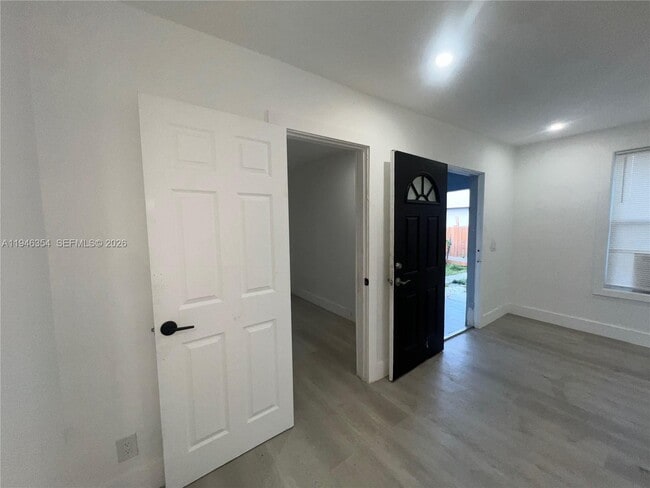 Building Photo - 1800 SW 3rd St