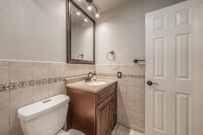 Building Photo - 2890 Elsinor Dr
