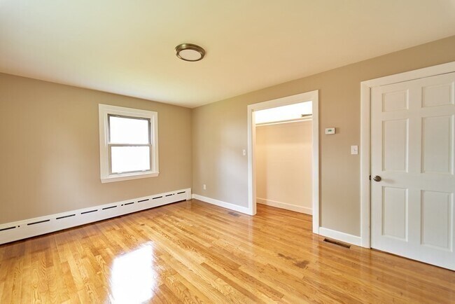 Building Photo - 1305 Salem St
