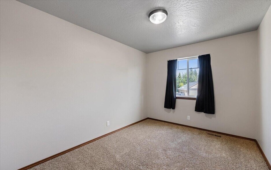 Bedroom 2 - 3040 W Dumont Dr