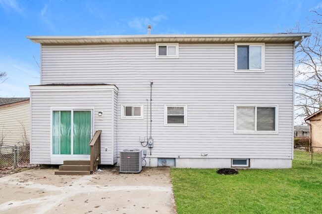 Building Photo - 5324 Parkline Dr