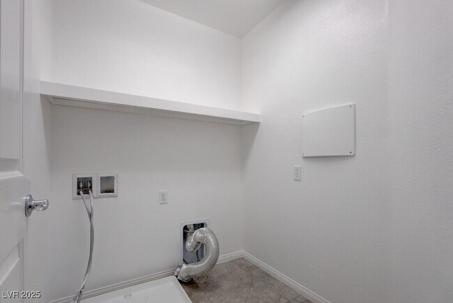 Building Photo - 6027 Gordon Creek Ave