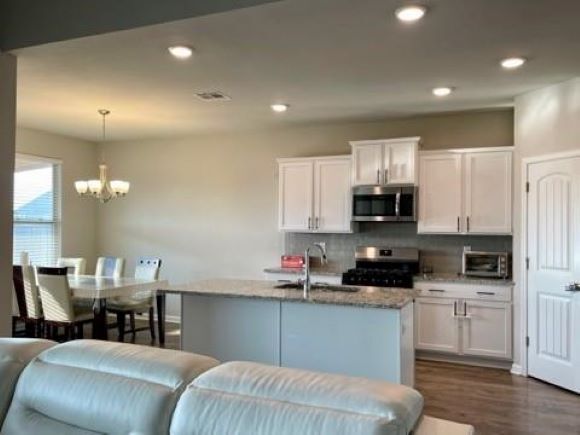 Building Photo - 440 Lakeshore Vlg E