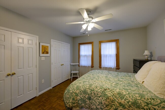 Building Photo - Turnkey Furnished 1 Bed Steps from the U.S. Capitol