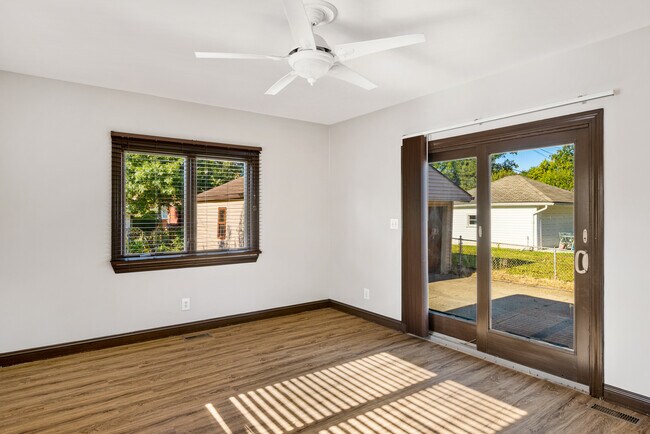 Building Photo - 2087 Allard Ave