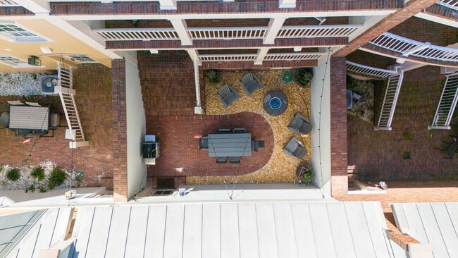 Building Photo - 49 Pleasant St