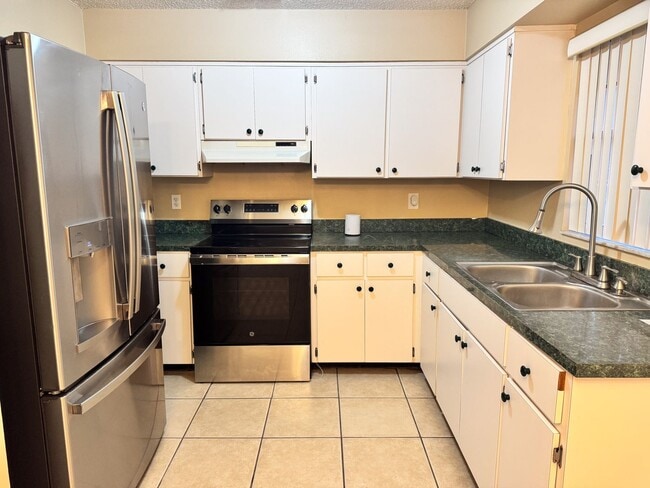 Building Photo - 3 bedroom 2 bath located just minutes from Plant St and Downtown Winter Garden