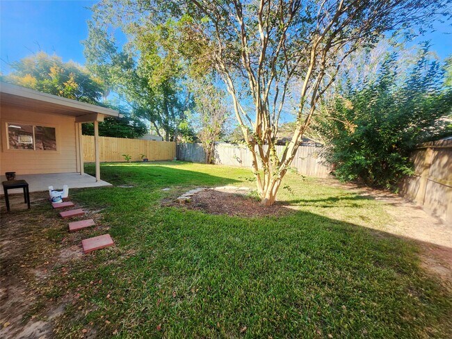 Building Photo - 322 Windward