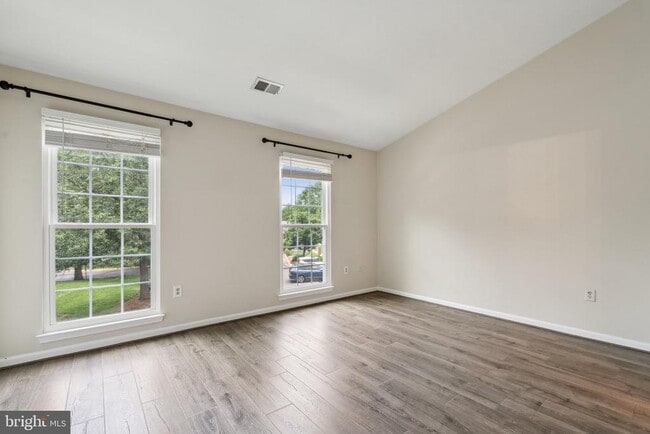 Building Photo - 7191 Fairfield Ct