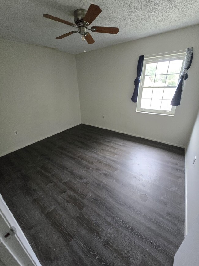 Building Photo - 3638 Dovetail Ln S