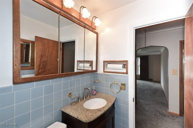 Building Photo - 21775 Hillsdale Ave