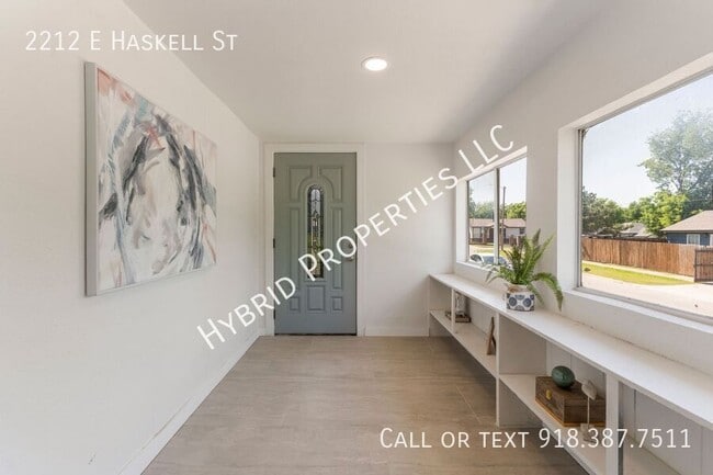 Primary Photo - 2212 E Haskell St